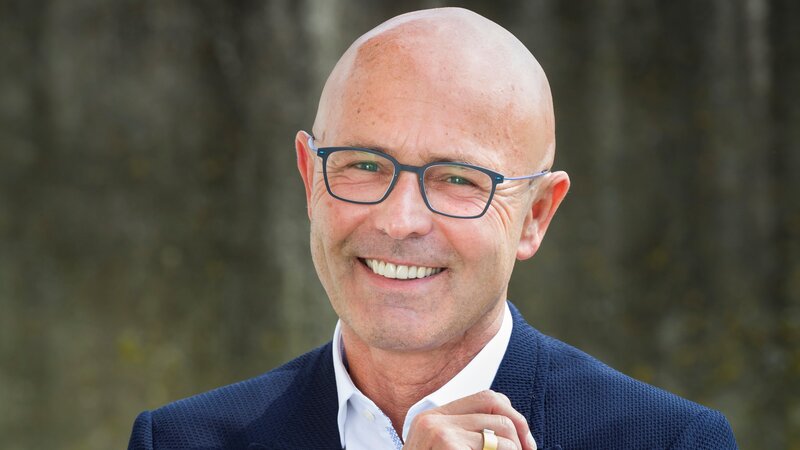 Joachim Hoffmann (Chief Human Resources Officer)